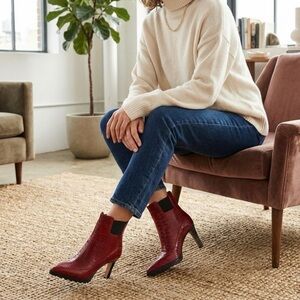 Right Bank Shoes.Red Croc-Patterned Heeled Boots